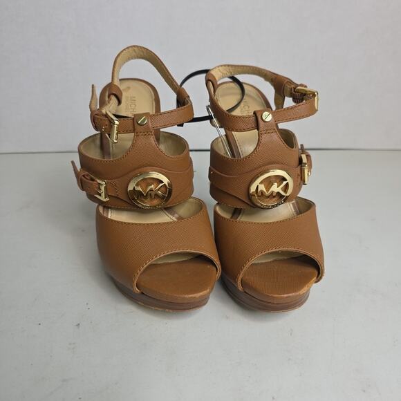 Michael Kors Mackenzie 5" Heels Gold Brown Leather Strap 7 M Big Logo Peep Toe - Picture 1 of 12